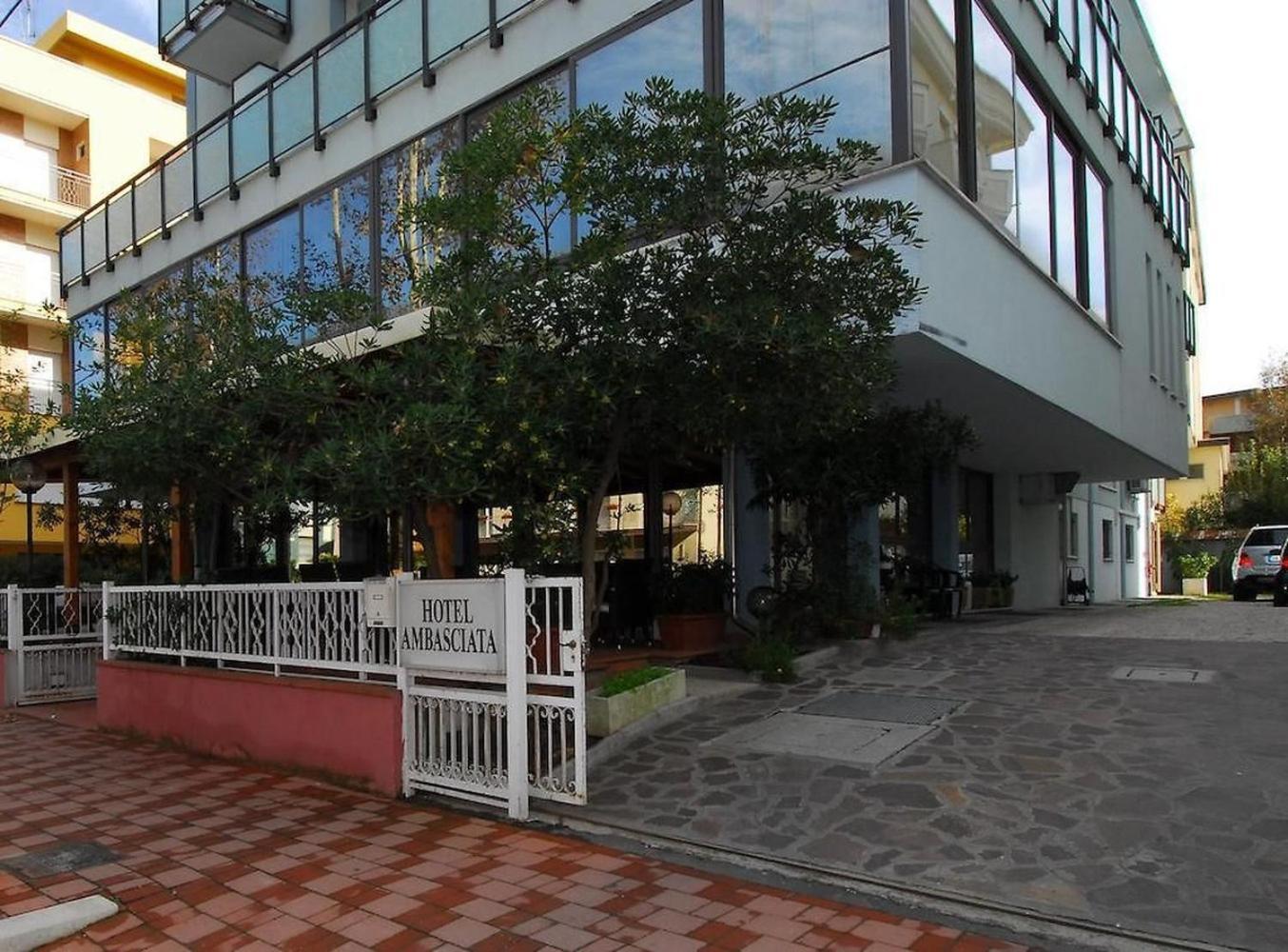 Hotel Ambasciata เชเซนาติโก ภายนอก รูปภาพ
